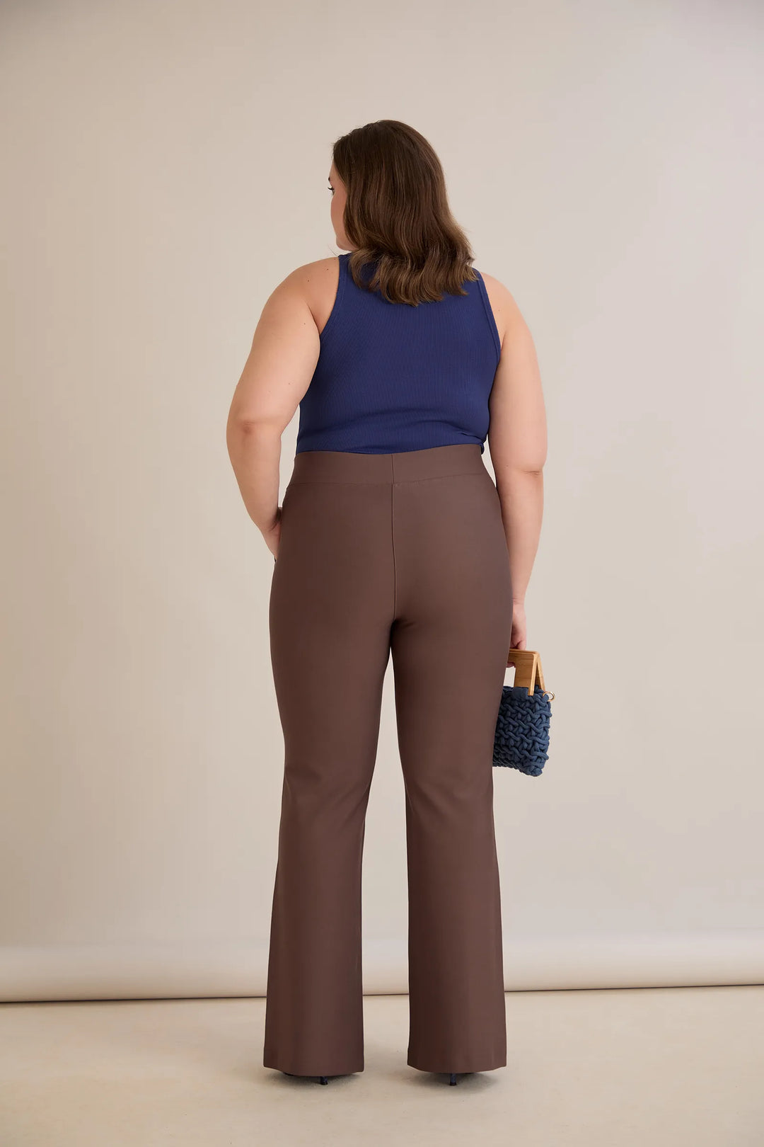 Hlače zvonolikog kroja s efektom oblikovanja