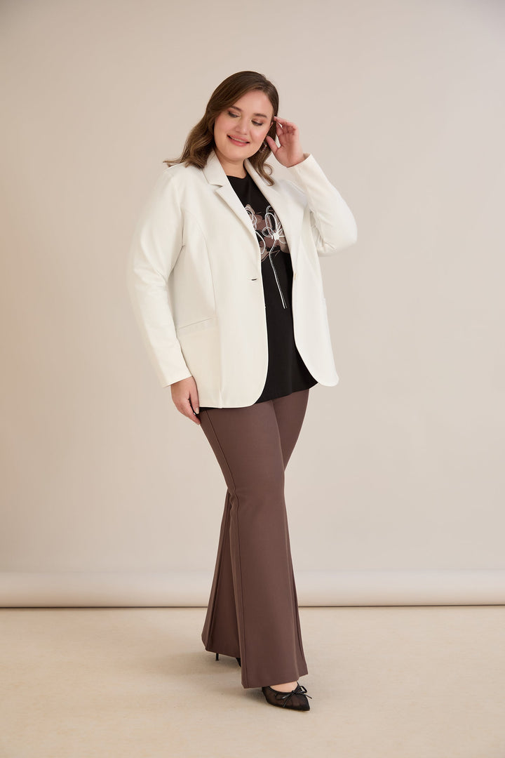 Sportsko-elegantni sako s reverom i kopčanjem – Bijeli