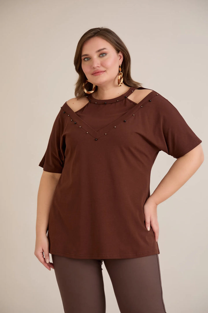 Plus size pamučna bluza s perlama i atraktivnim izrezom – Boja čokolade