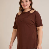 Plus size pamučna bluza s perlama i atraktivnim izrezom – Boja čokolade