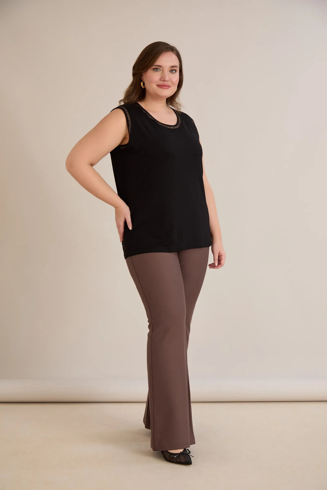 Hlače zvonolikog kroja s efektom oblikovanja