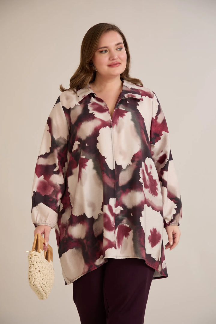 Duga lepršava košulja s apstraktnim uzorkom | veće veličine