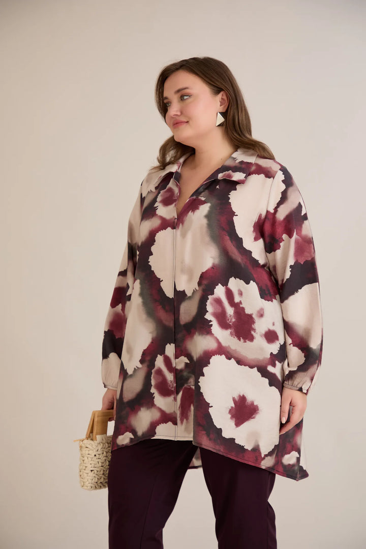 Duga lepršava košulja s apstraktnim uzorkom | veće veličine