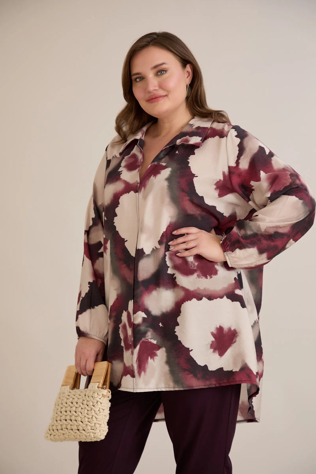 Duga lepršava košulja s apstraktnim uzorkom | veće veličine