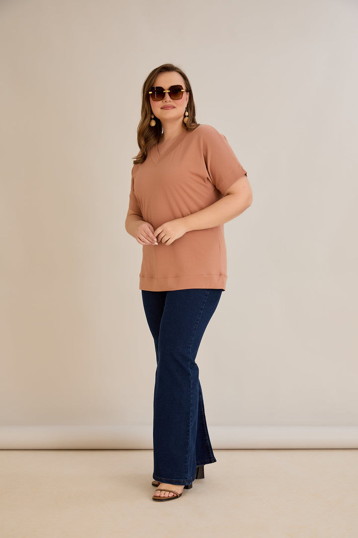 Pamučna majica s V-izrezom - karamel boja