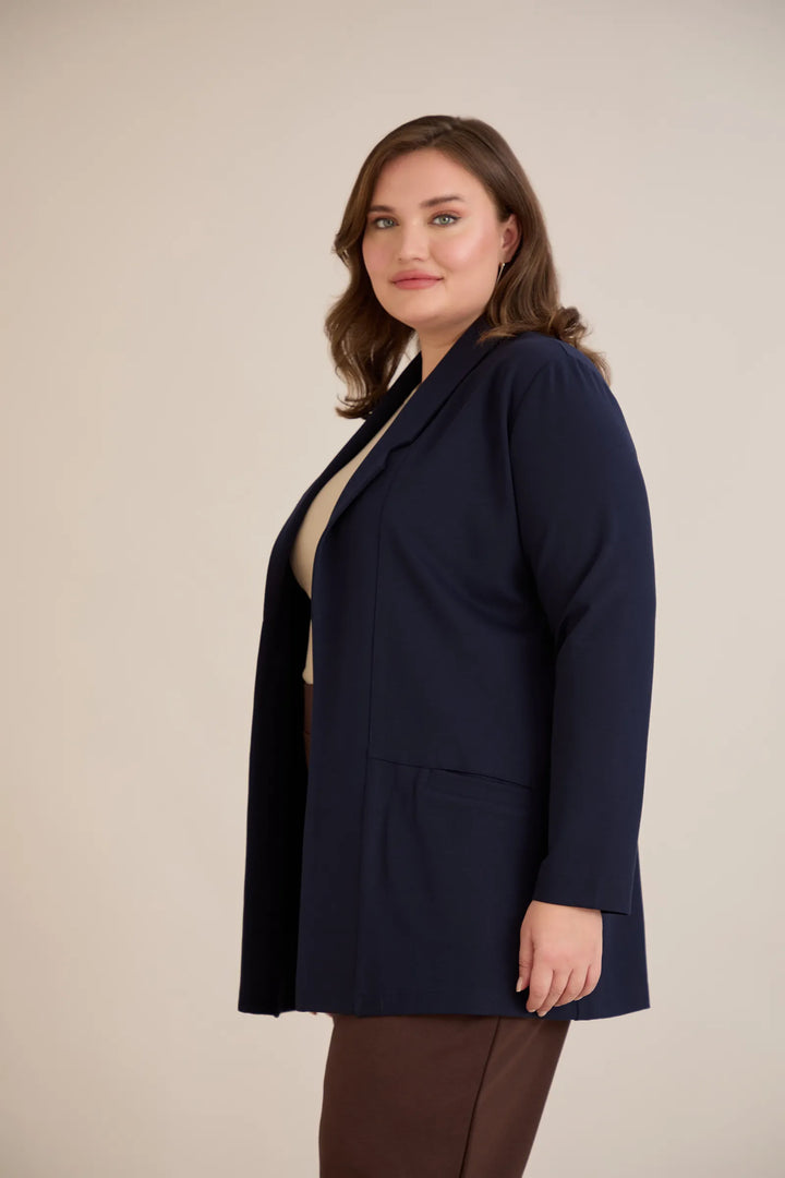 Sportsko-elegantni blejzer bez kopčanja u tamno plavoj