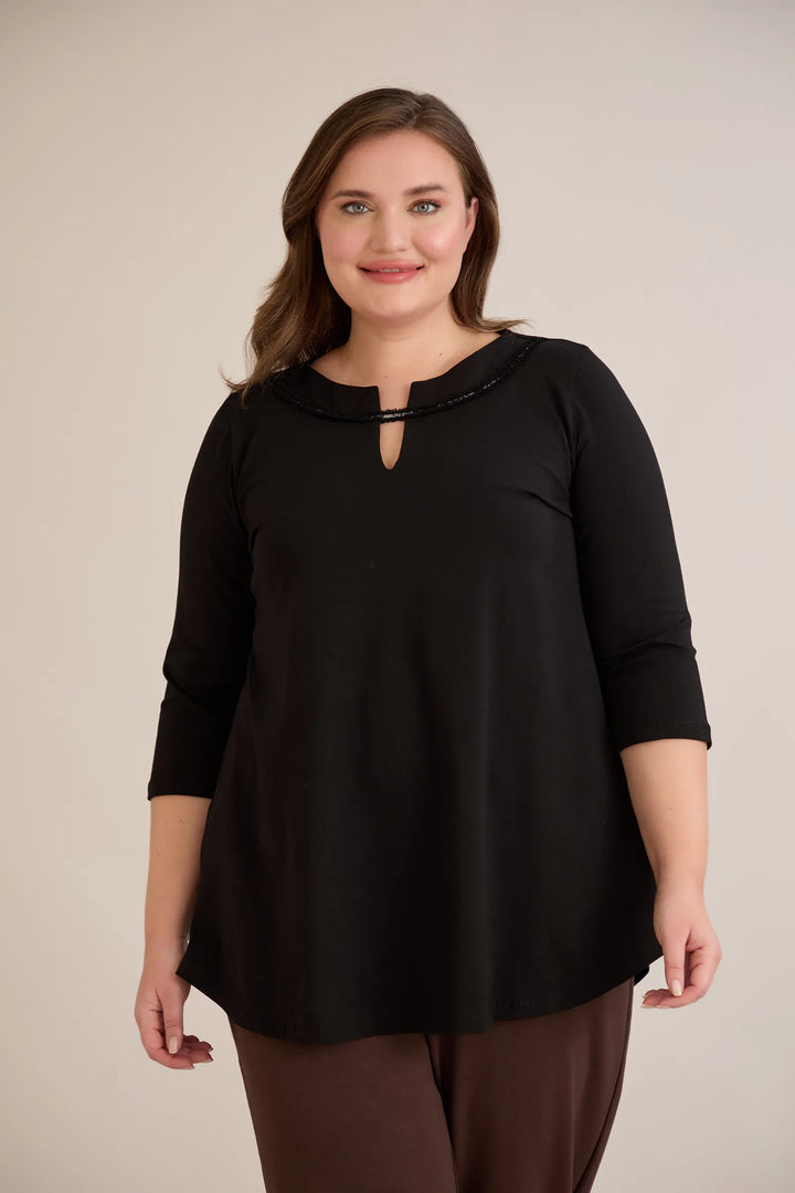 Pamučna tunika s efektivnim izrezom i srebrnim detaljem u crnoj boji