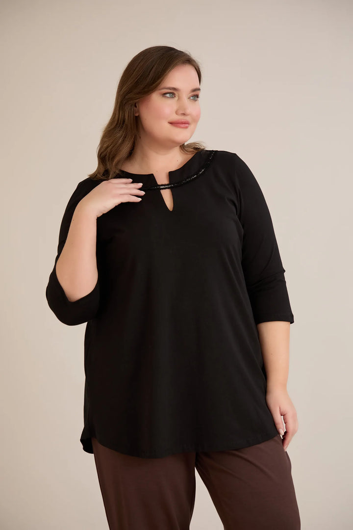 Pamučna tunika s efektivnim izrezom i srebrnim detaljem u crnoj boji