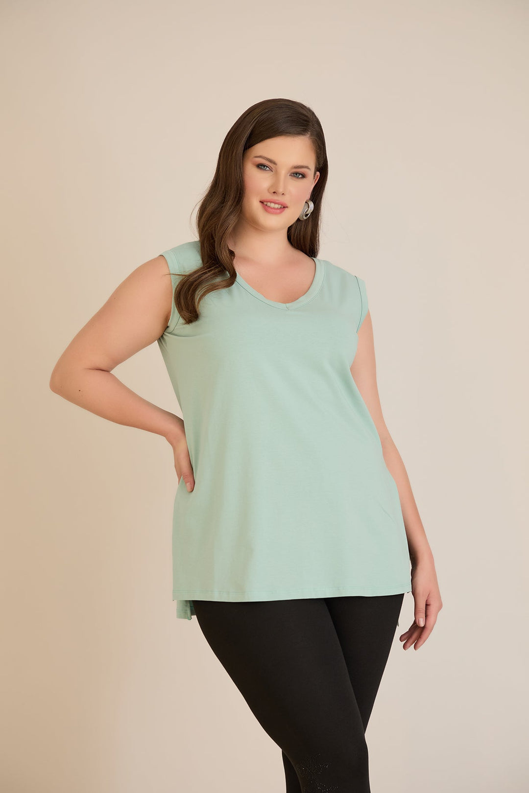 Pamučni top s atraktivnim leđima u zelenoj boji