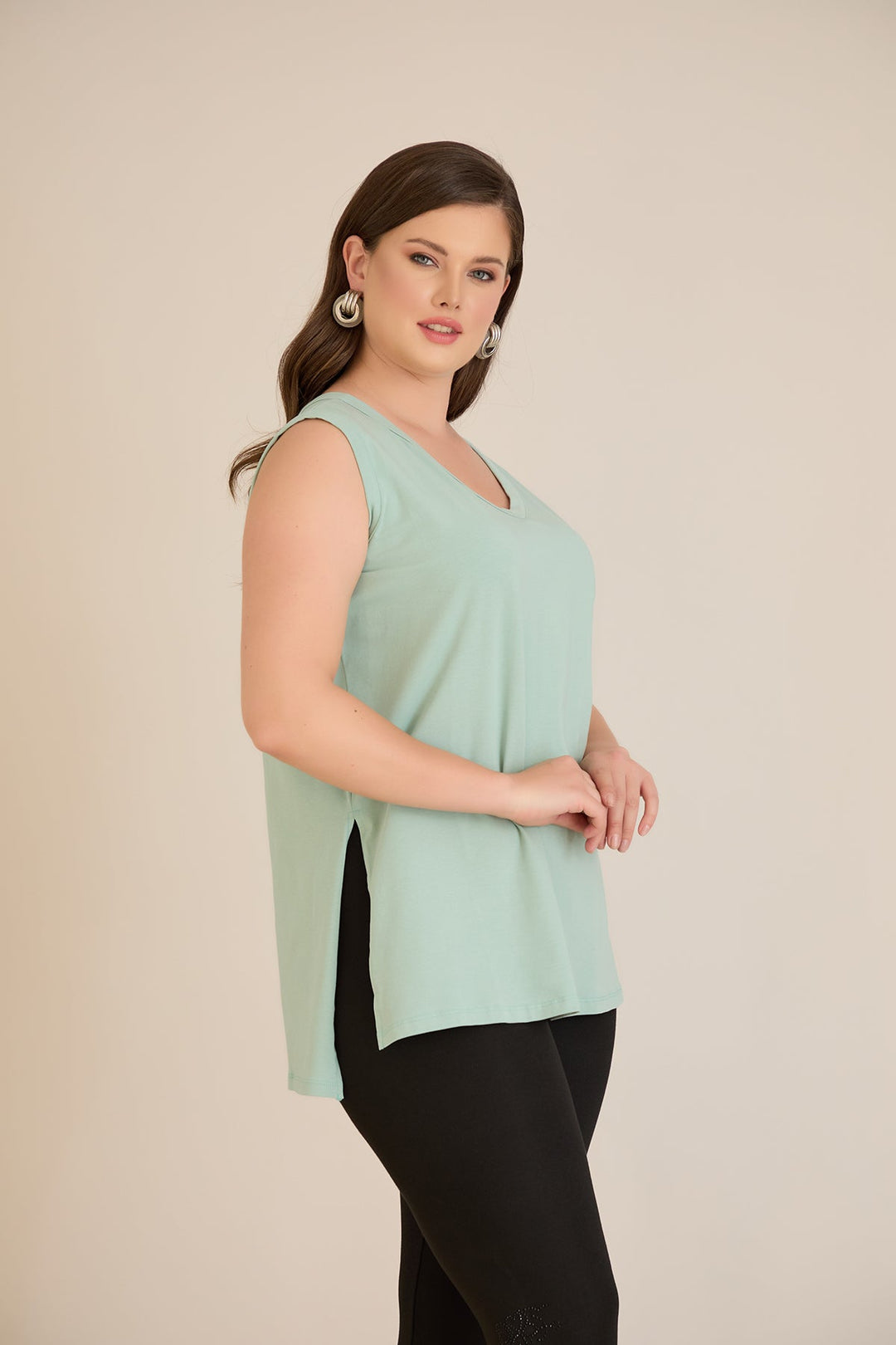 Pamučni top s atraktivnim leđima u zelenoj boji