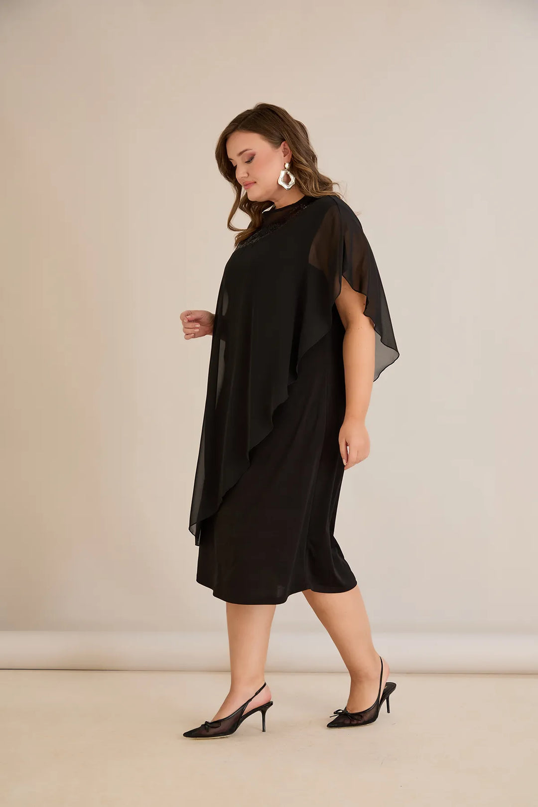 Praznična haljina od šifona i šljokica u crnoj boji