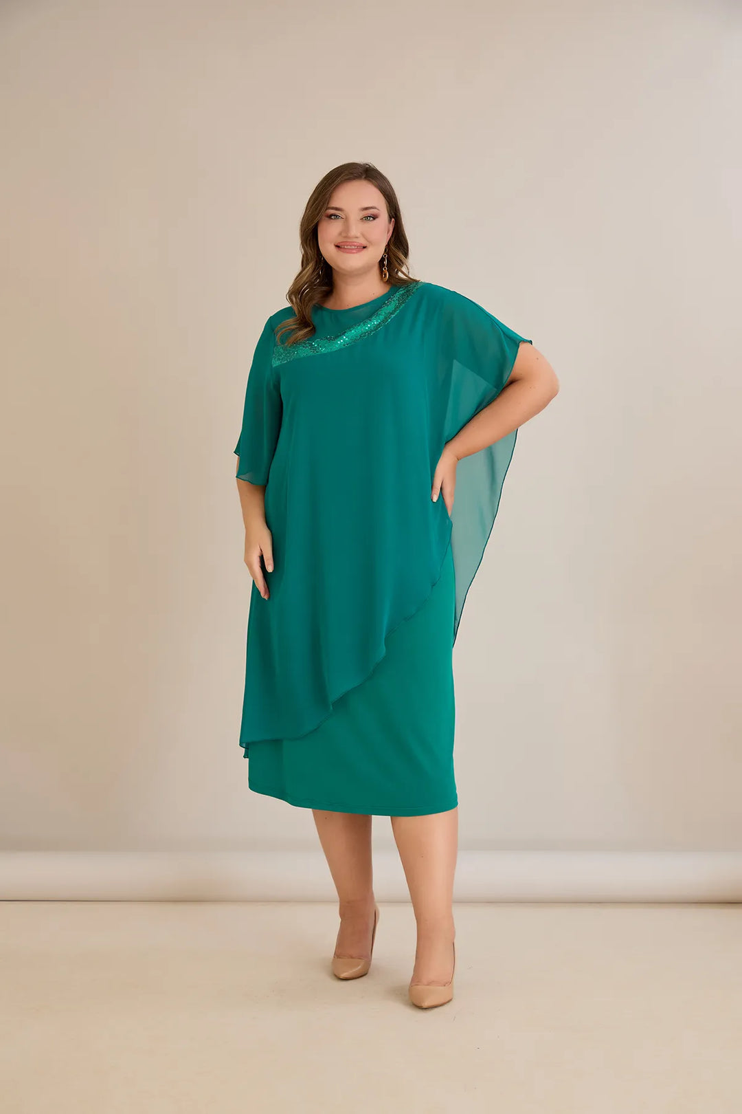Praznična haljina od šifona i šljokica u morsko zelenoj boji