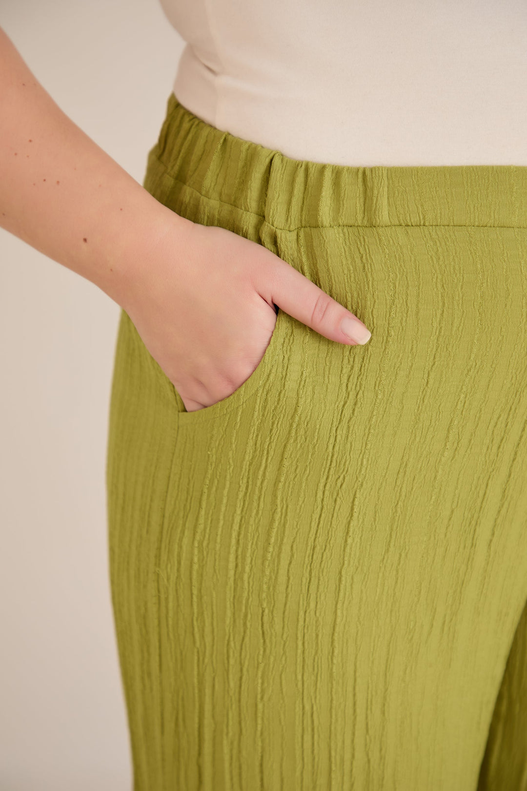 Hlače od laganog reljefnog materijala – Limeta