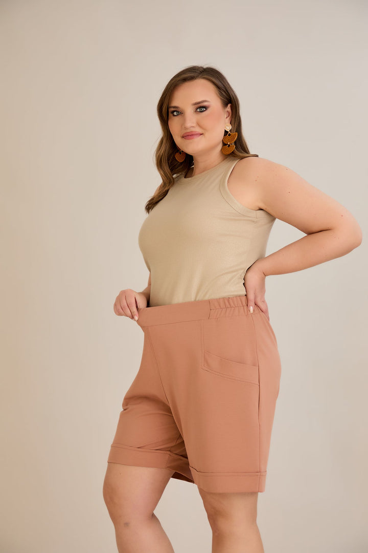 Kratke hlače dostupne u pet boja - moka.