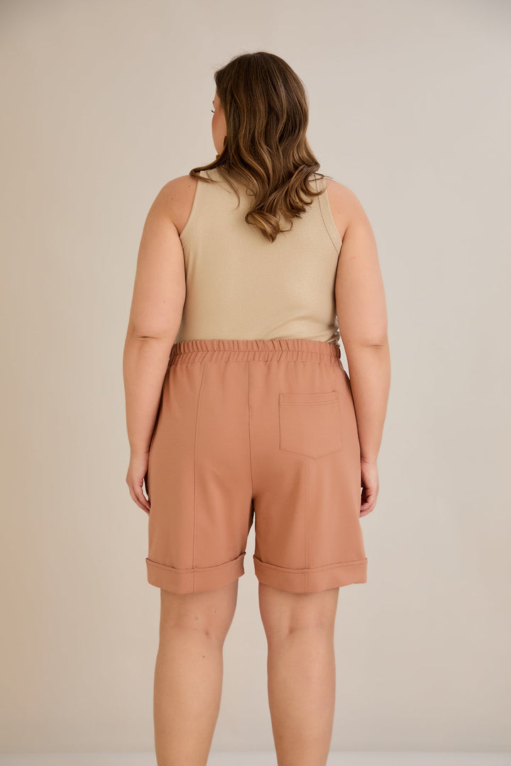 Kratke hlače dostupne u pet boja - moka.