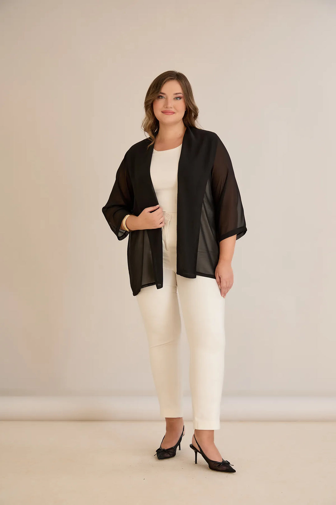 Praznična pelerina od šifona u crnoj boji