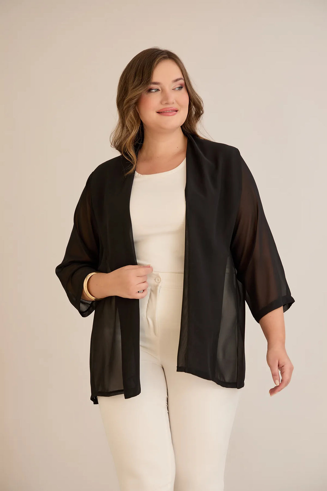 Praznična pelerina od šifona u crnoj boji