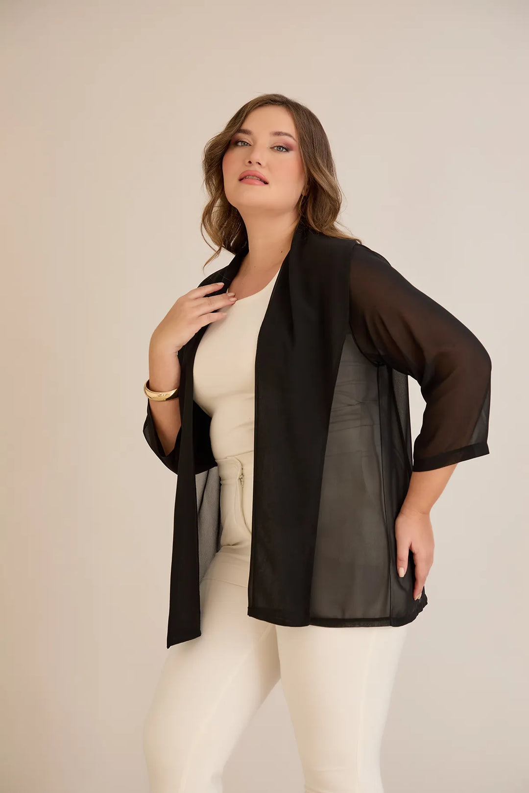 Praznična pelerina od šifona u crnoj boji