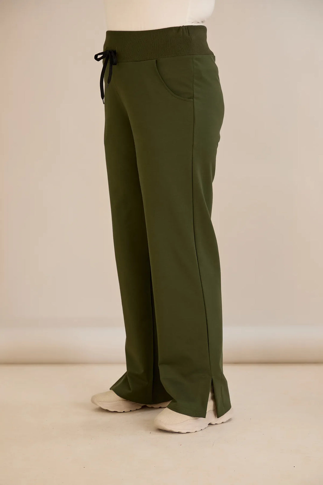 Sportske široke hlače s prorezima u kaki boji