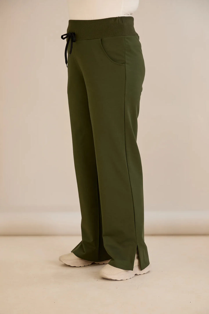 Sportske široke hlače s prorezima u kaki boji