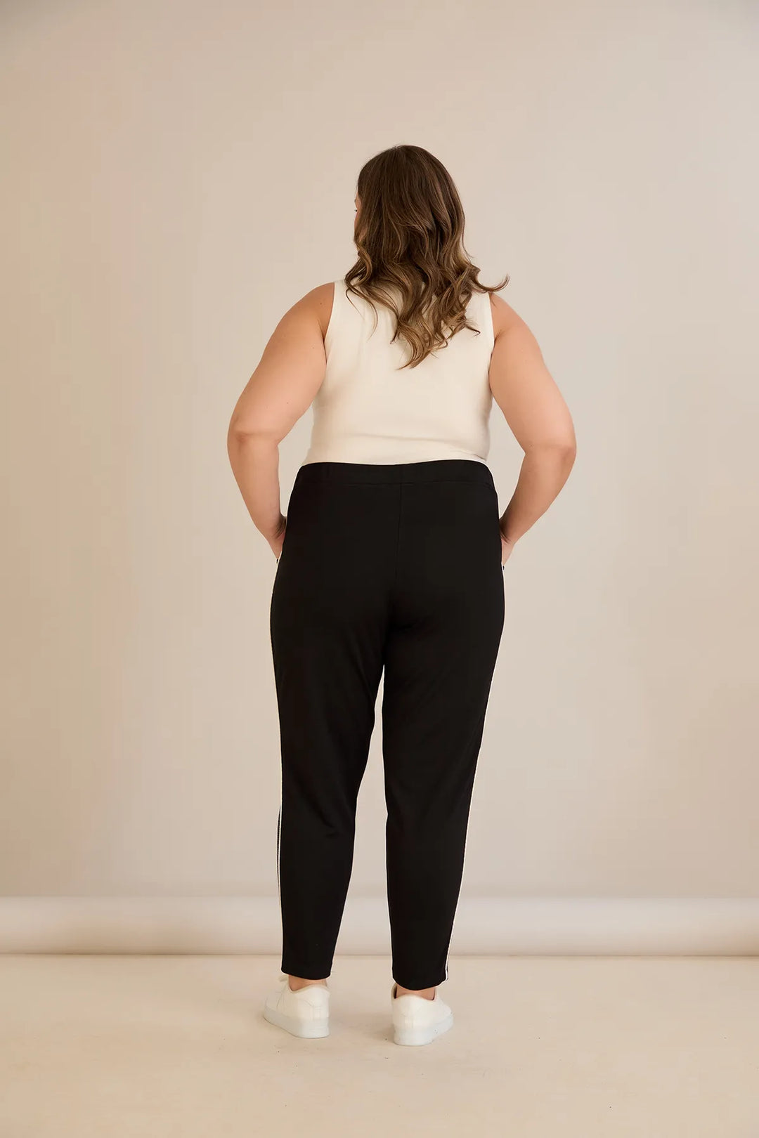 Sportske hlače s blistavim obrubom