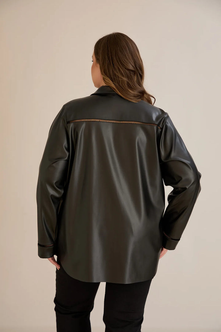 Stilska kožna košulja s dekorativnim šavovima