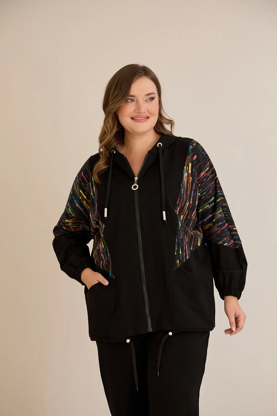 Ženski komplet od dva dijela s kolor prugastim detaljem