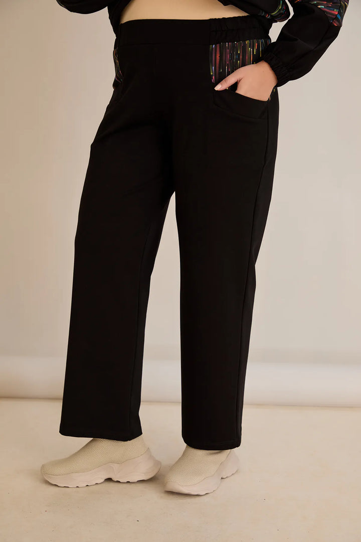 Ženski komplet od dva dijela s kolor prugastim detaljem