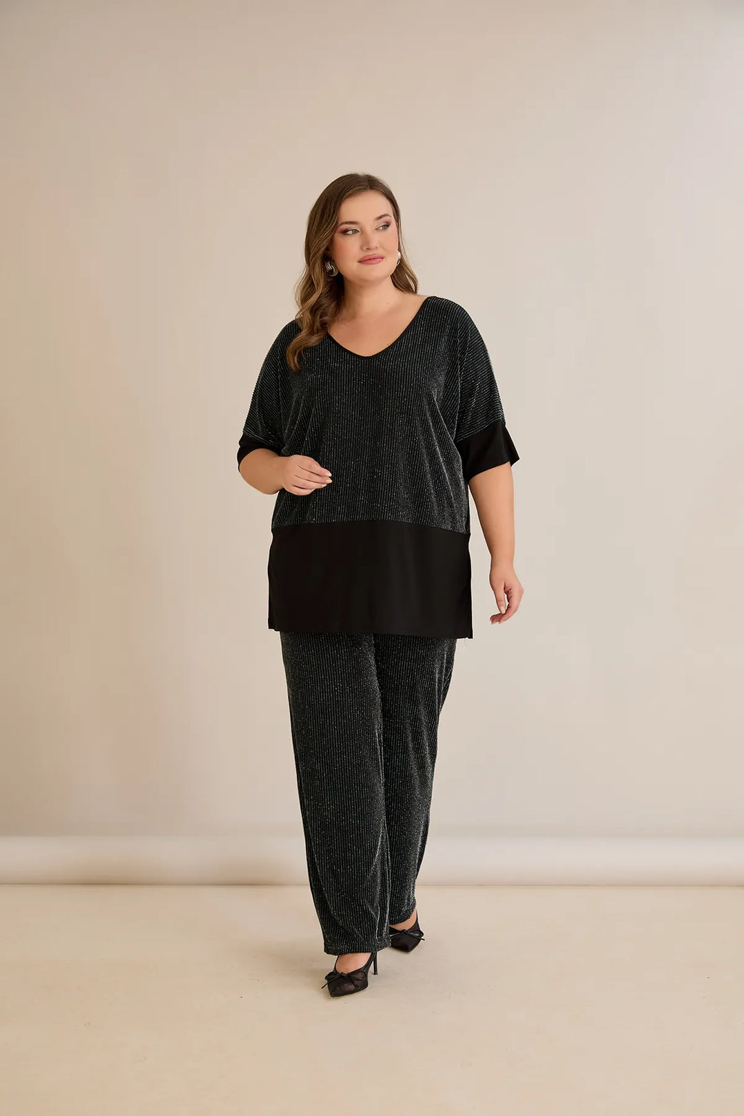 Elegantan rebrasti set sa upečatljivim leđima u tamnozelenoj