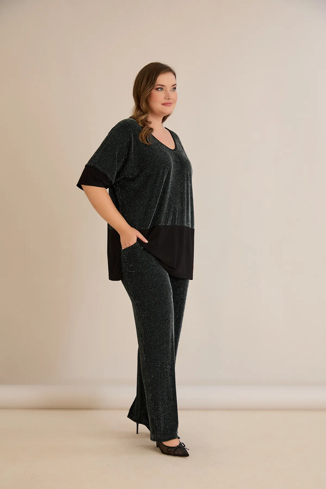 Elegantan rebrasti set sa upečatljivim leđima u tamnozelenoj