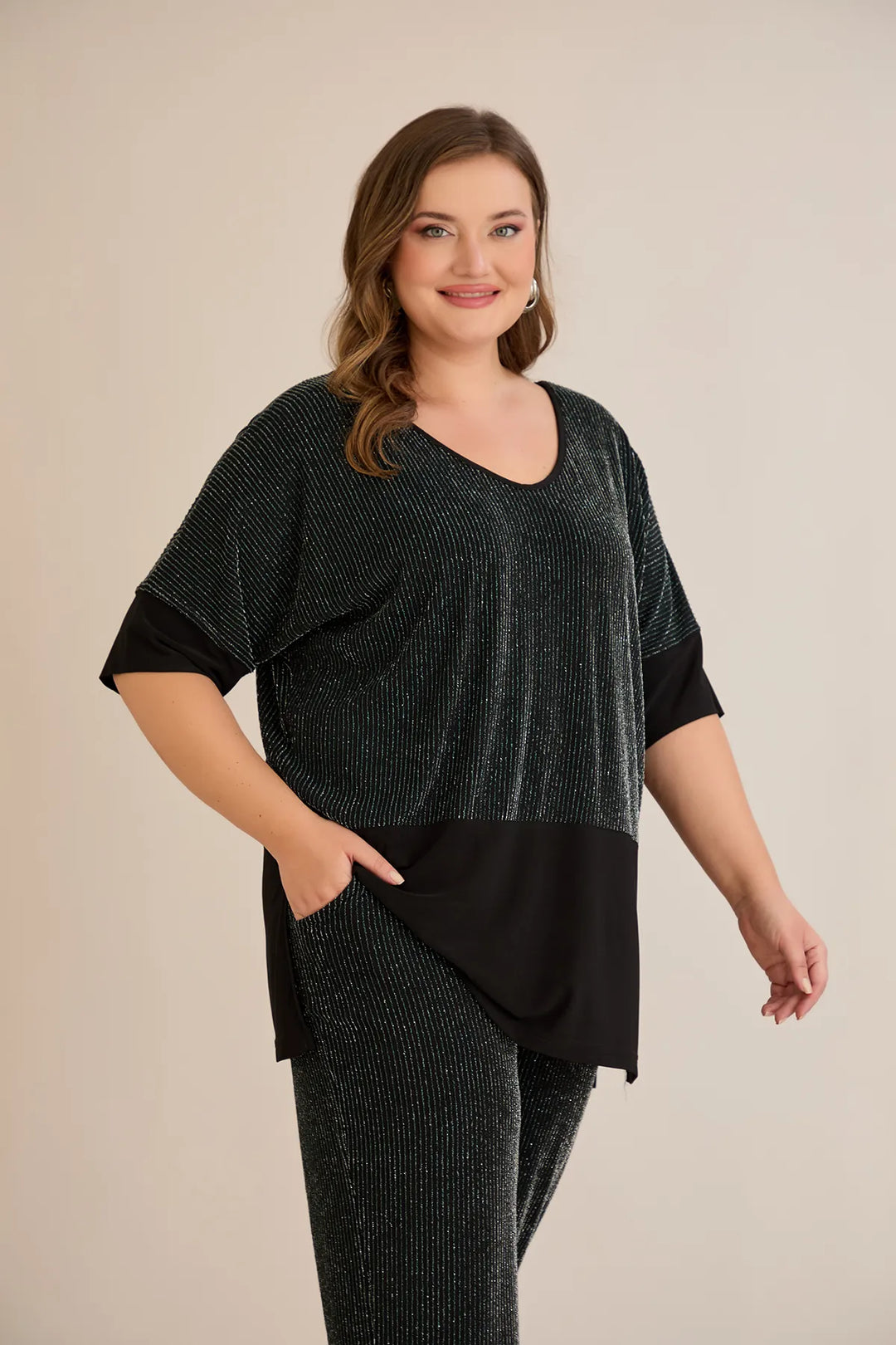 Elegantan rebrasti set sa upečatljivim leđima u tamnozelenoj