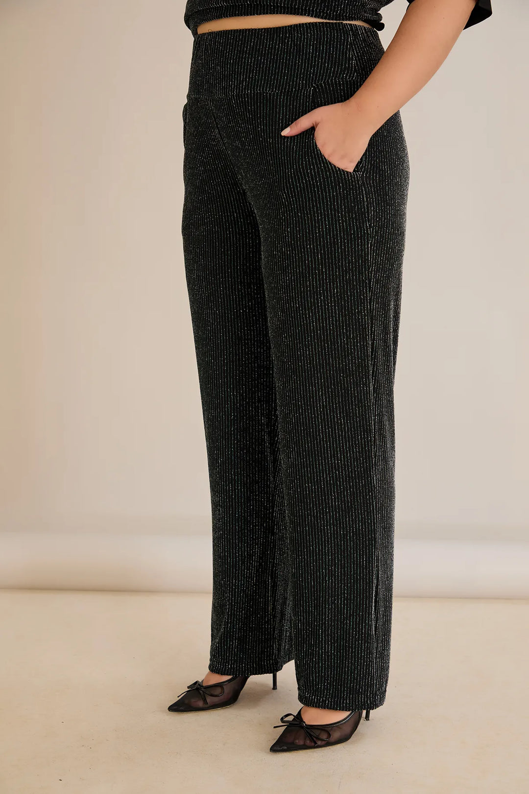 Elegantan rebrasti set sa upečatljivim leđima u tamnozelenoj