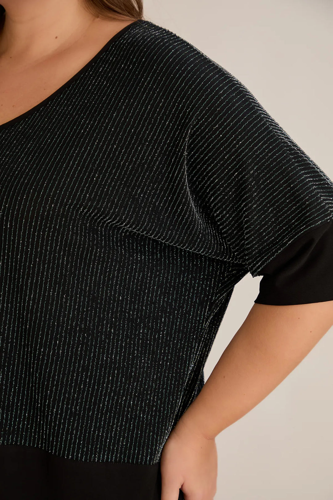 Elegantan rebrasti set sa upečatljivim leđima u tamnozelenoj