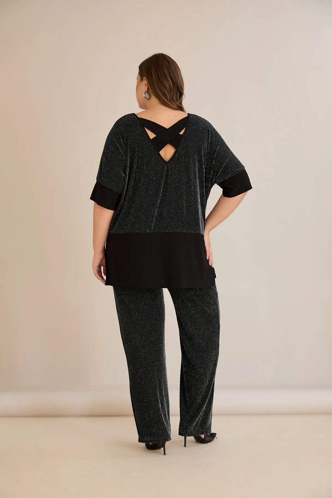 Elegantan rebrasti set sa upečatljivim leđima u tamnozelenoj