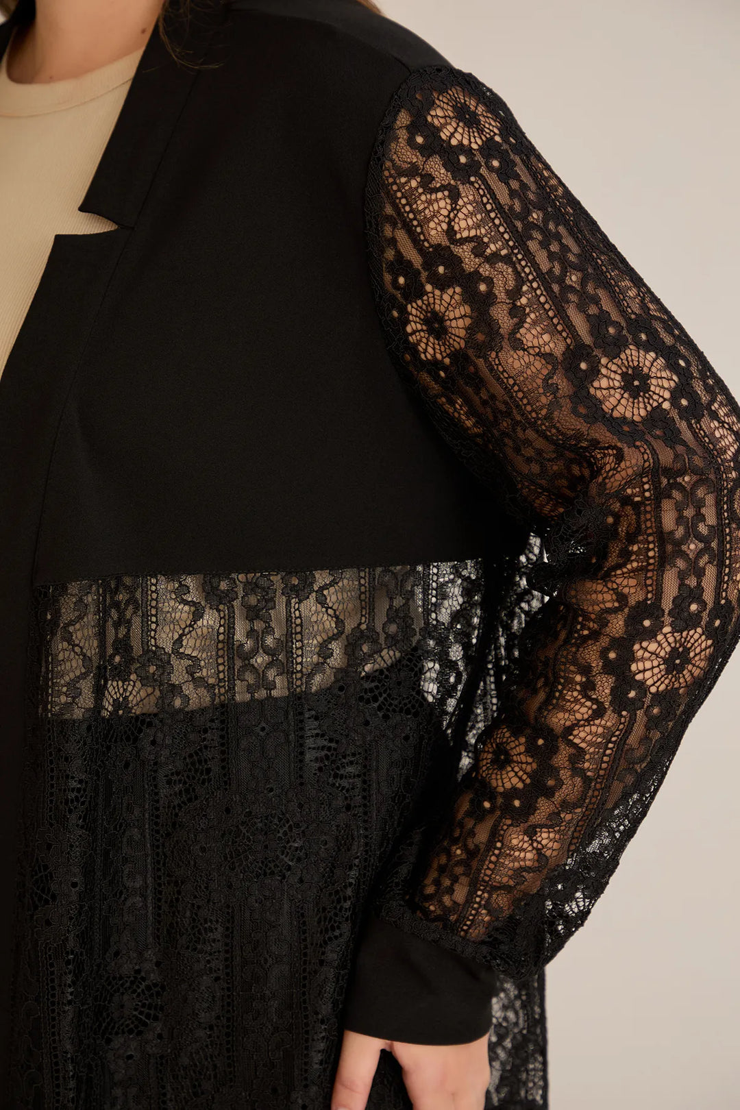 Elegantni praznični čipkani set