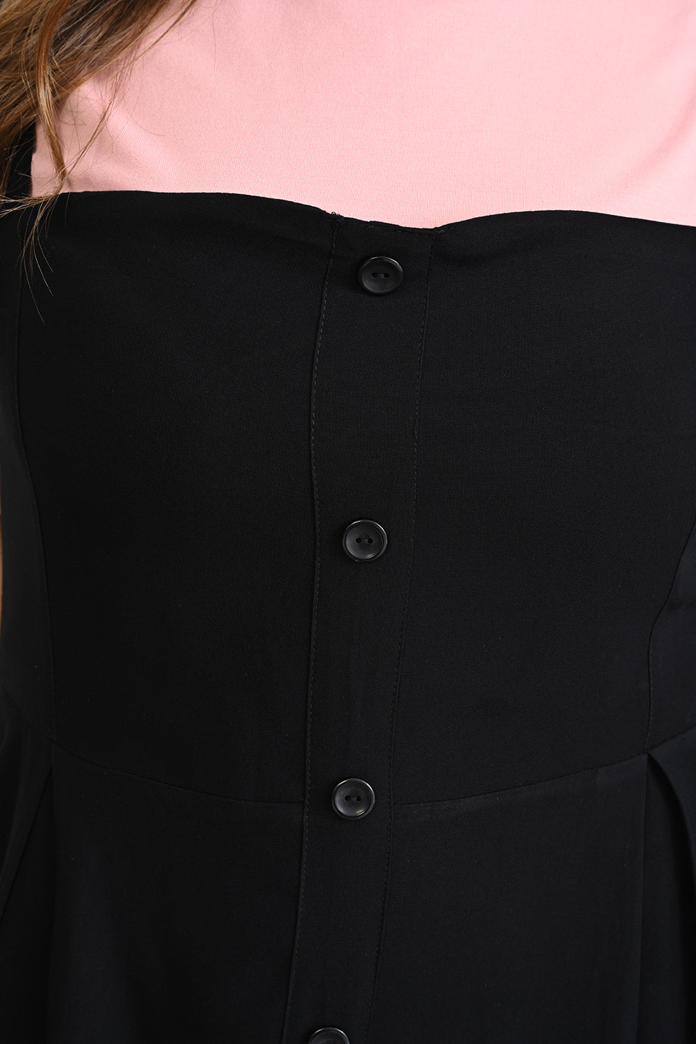 Duga haljina od viskoze s ukrasnim gumbima - Crna