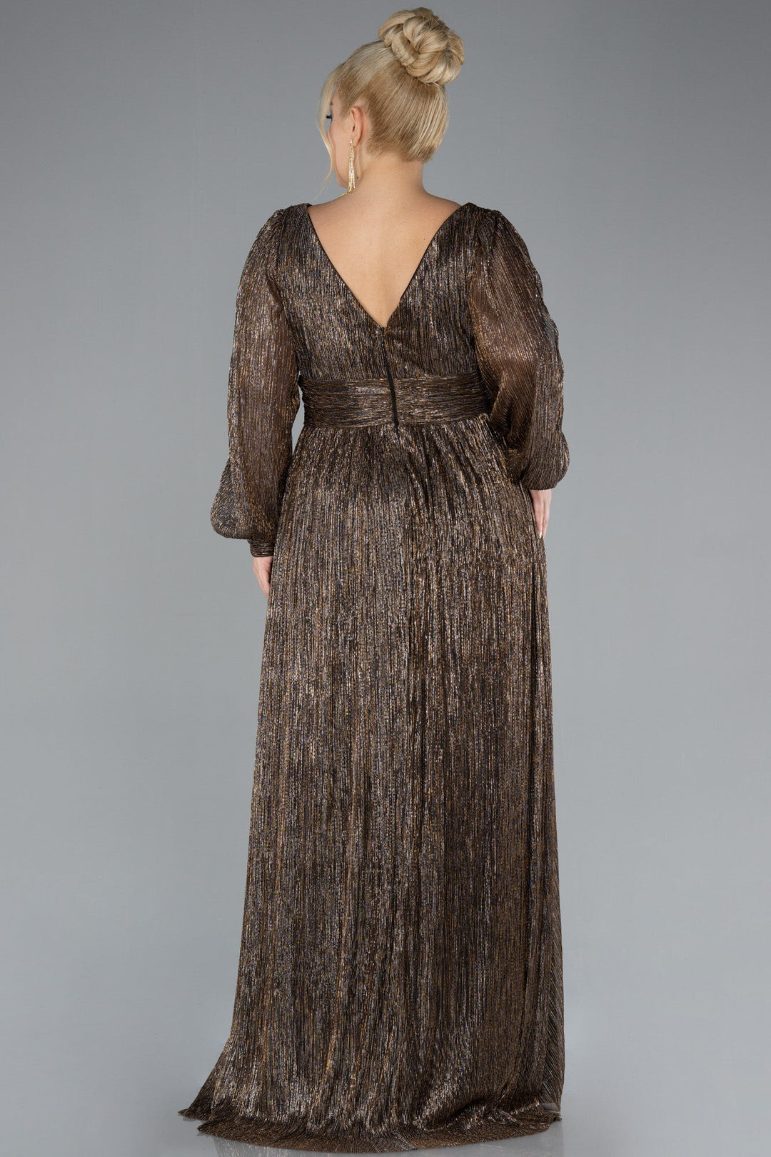 Duga svečana elastična haljina sa sjajem u medeno zlatnoj boji