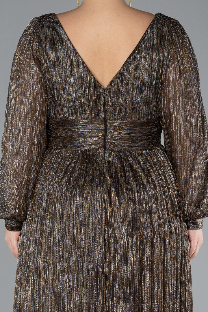 Duga svečana elastična haljina sa sjajem u medeno zlatnoj boji