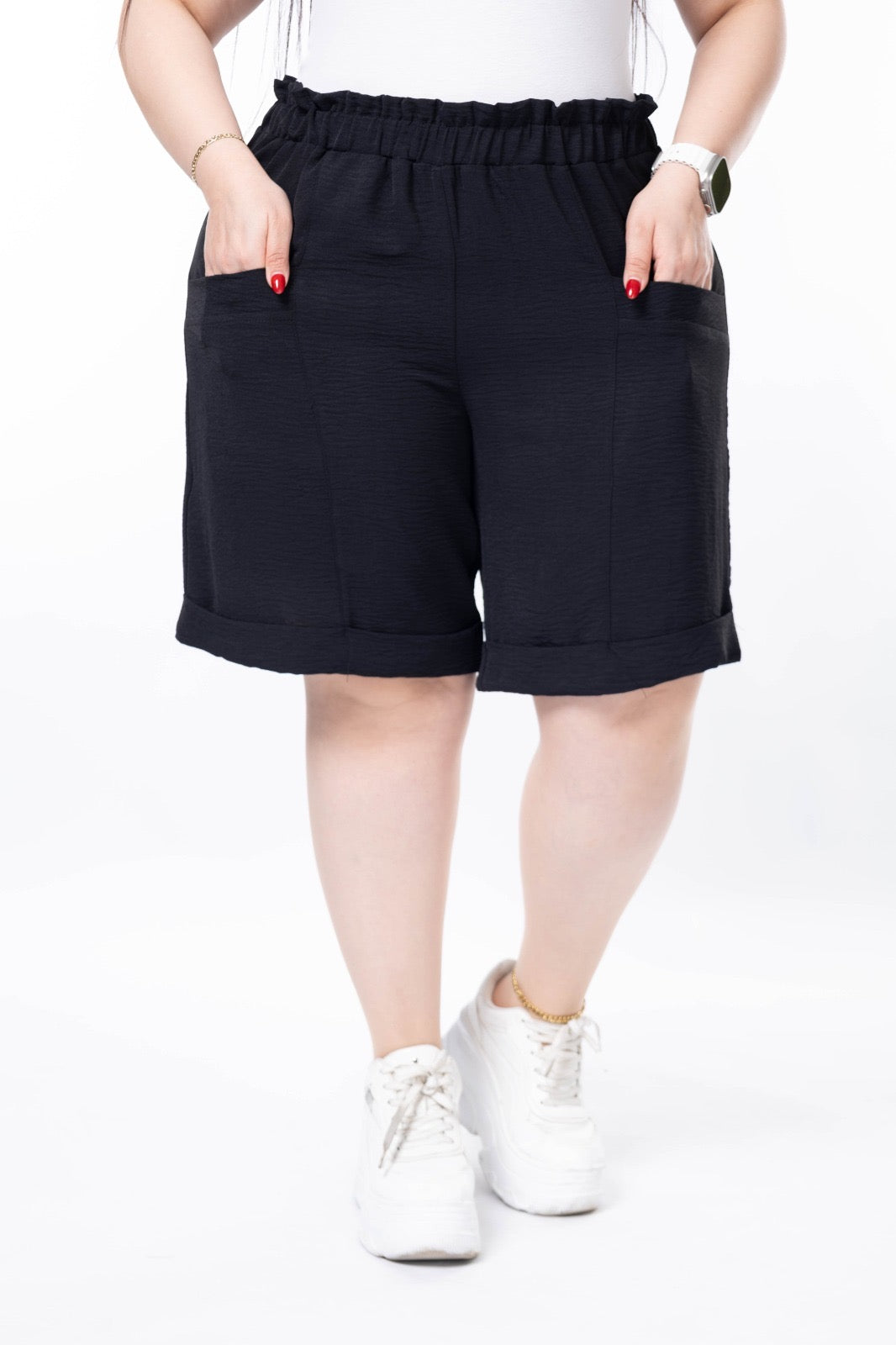 Kratke hlače s manžetom - Crna