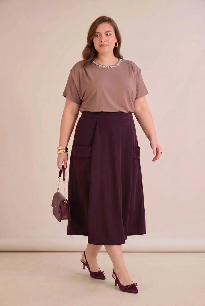 Sportsko-elegantna midi suknja s džepovima – bordo