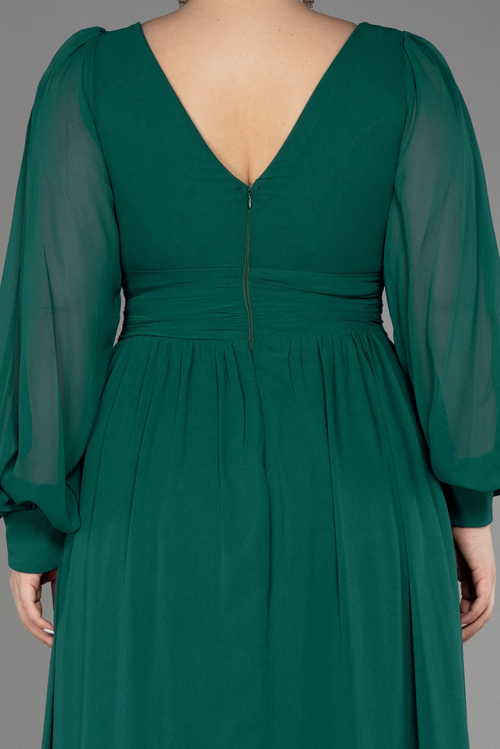 Duga svečana haljina od šifona u smaragdno zelenoj boji
