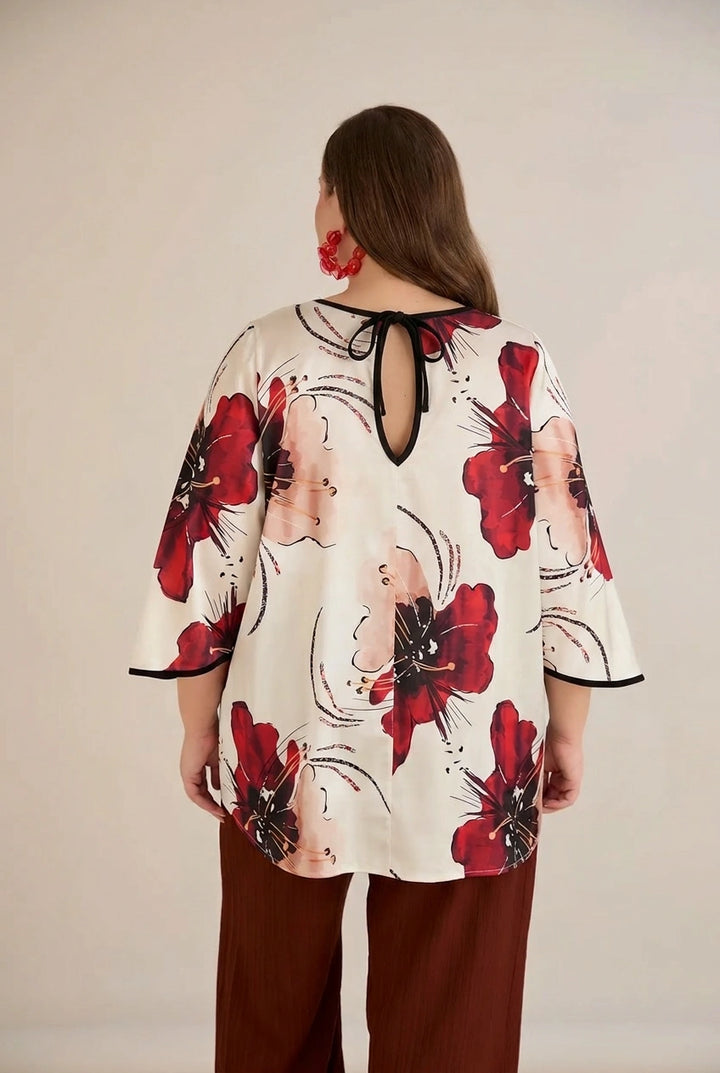 Bluza kratkih rukava s naglaskom na leđima – crveni cvjetni uzorak