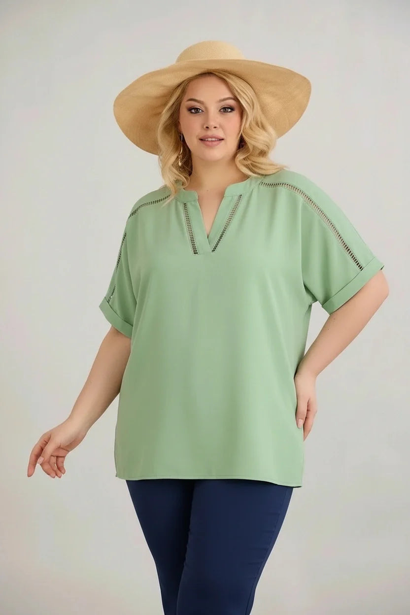 Efirska plus size tunika s boho detaljima – menta