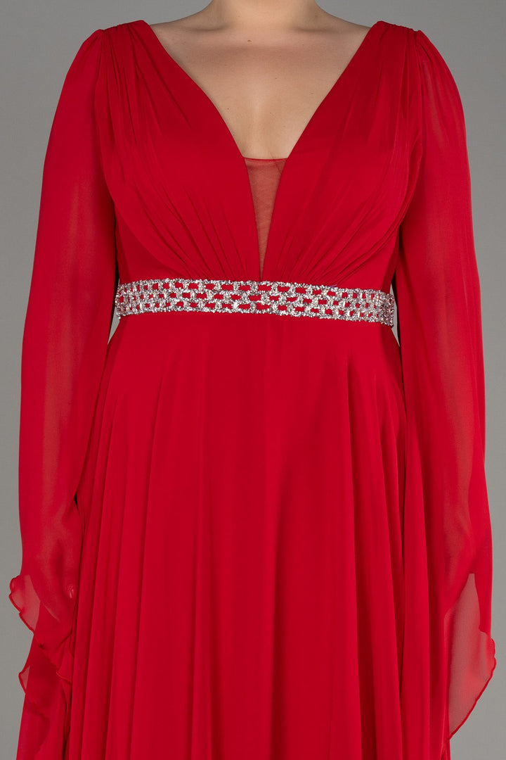 Duga svečana haljina od šifona s kamenčićima u crvenoj boji