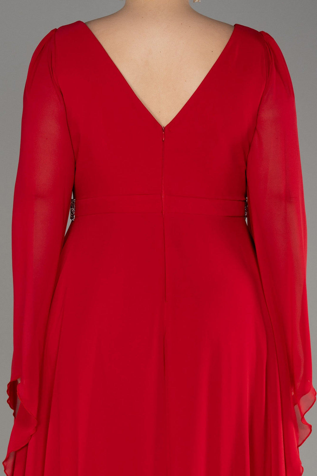 Duga svečana haljina od šifona s kamenčićima u crvenoj boji