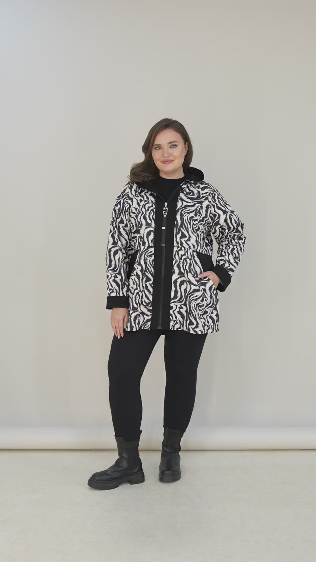 Plus size proljetna vjetrovka s pamučnom i rastezljivom podstavom